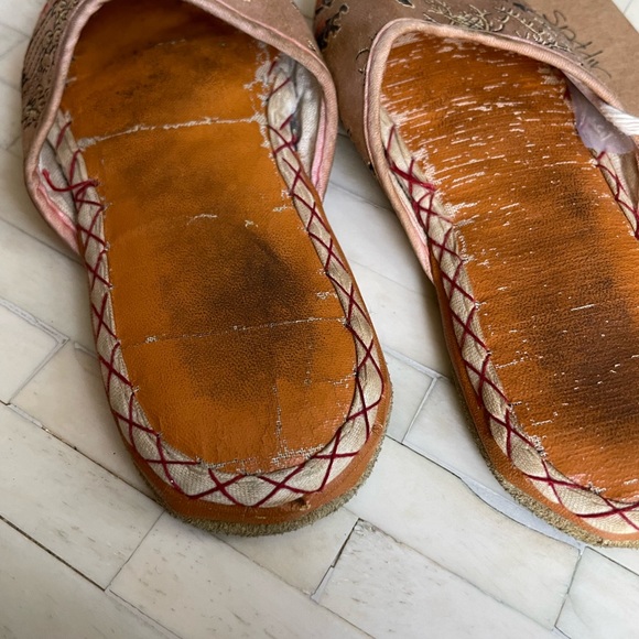Vintage Chinese baby slippers 1970s pink Chinese slipper silk brocade & leather - Picture 6 of 10